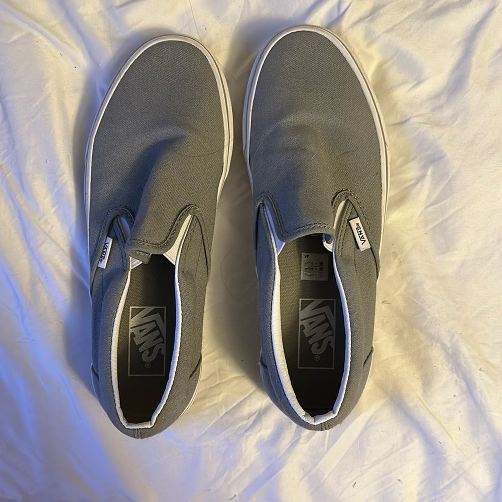 vans slip on women’s grey